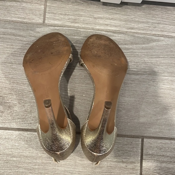 Gold heels - Picture 6 of 8